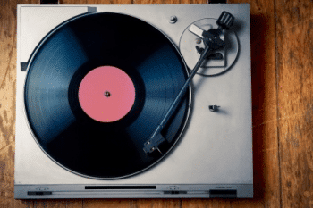 Pas på Prisnedsættelse Hemmelighed Do Vinyl Records Really Sound Better?