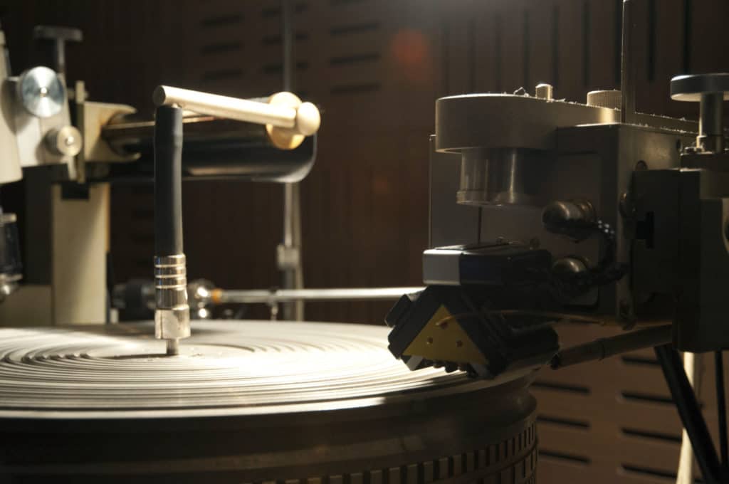Excessive high frequencies cause the lathe needle to distort during the cutting process.