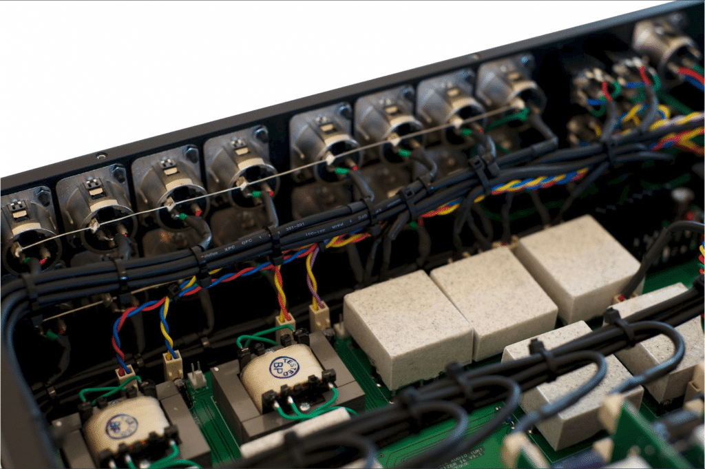 Transformerless inputs result in a clean sound, while a transformer-based output results in more analog tonality